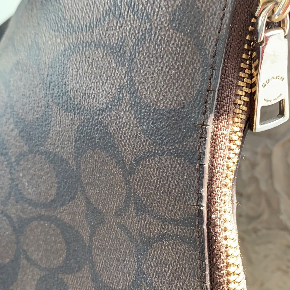 - Coach Signature Hobo Bag - Picture 4 of 11